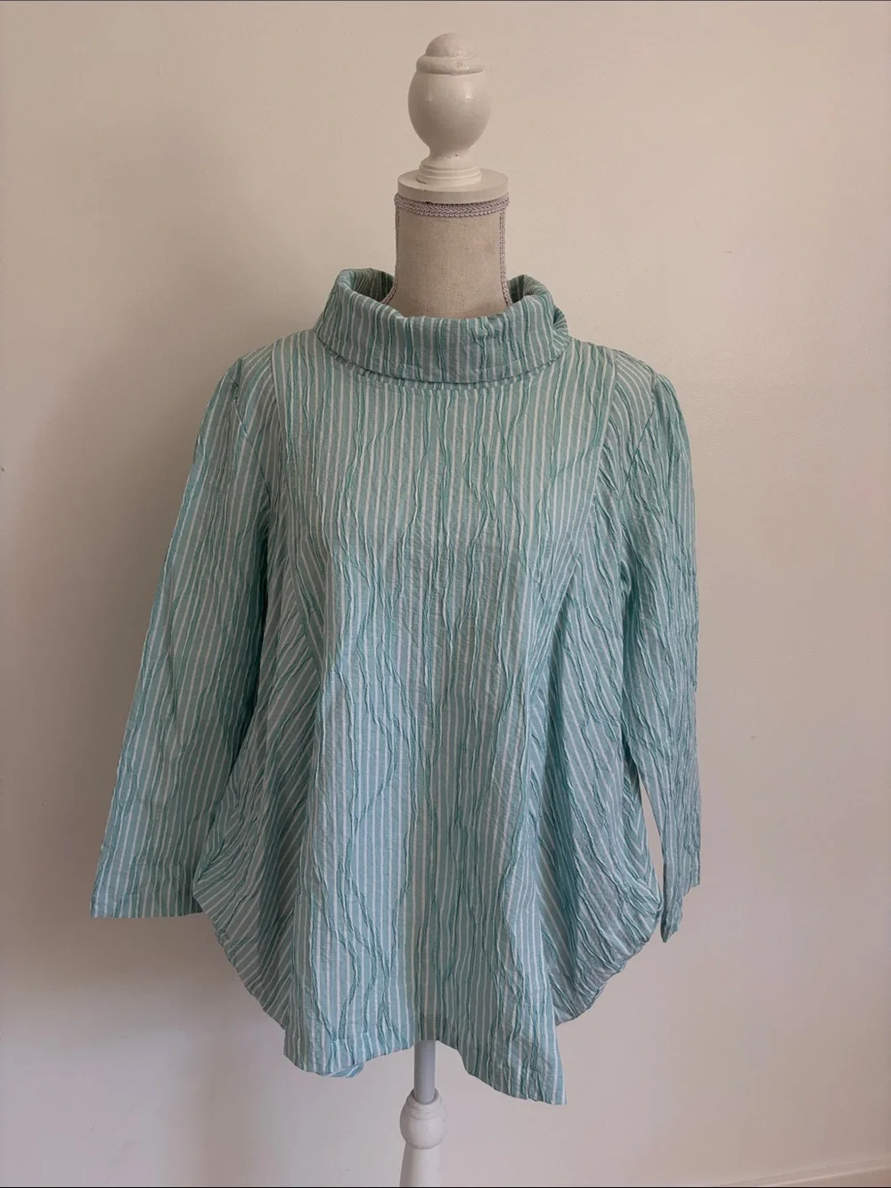 Lisa Bayne Light Blue Striped Funnel Neck Women’s Top Medium - Picture 1 of 7